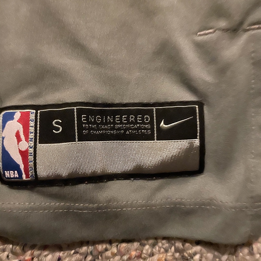 Washington Basketball T-Shirt - Picture 2 of 3